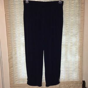 Chico’s size 0 (medium) navy Capri pants